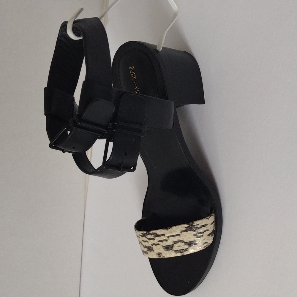 Pour la Victoire Dagney double buckle blk city sandals,7 .